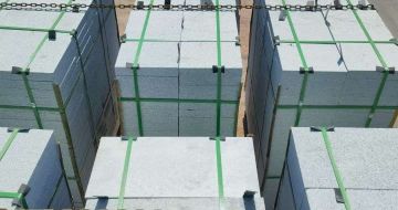 河源 芝麻白花岗岩5公分地铺石 花岗岩厂家工厂装车日常