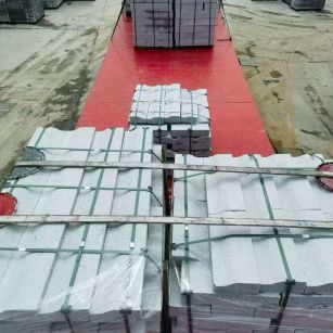 河源 芝麻白仿形加直形路沿石出货日常