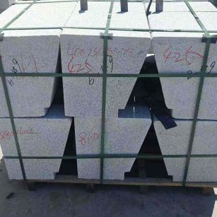 河源 芝麻白异形坐凳，石凳