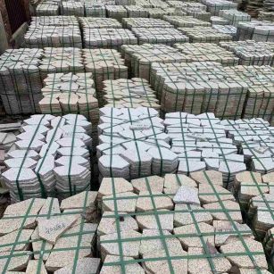 河源 黄金麻白麻花岗岩荔枝面地铺石(冰裂纹)