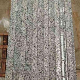 河源 芝麻白花岗岩荔枝面雕刻盲道，盲条