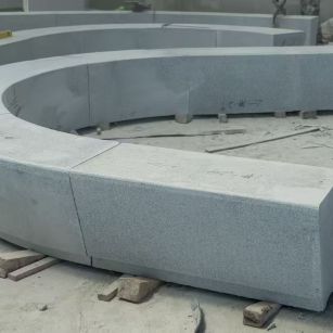 河源 芝麻白花岗岩光面弧形坐凳