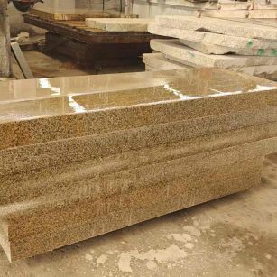 河源 黄金麻栏杆料半成品加工中