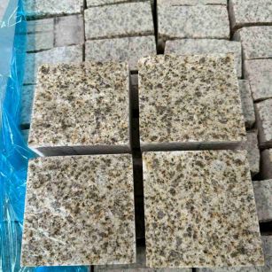 河源 黄金麻花岗岩自然面小方块，弹石，马蹄石等