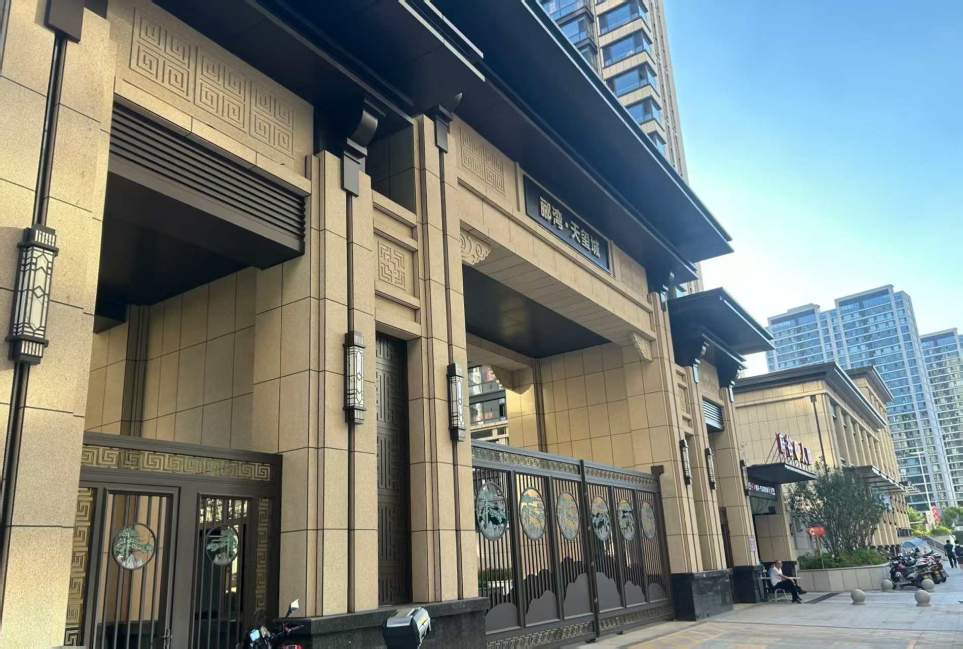 河源 黄金麻花岗岩荔枝面小区门楼外墙干挂