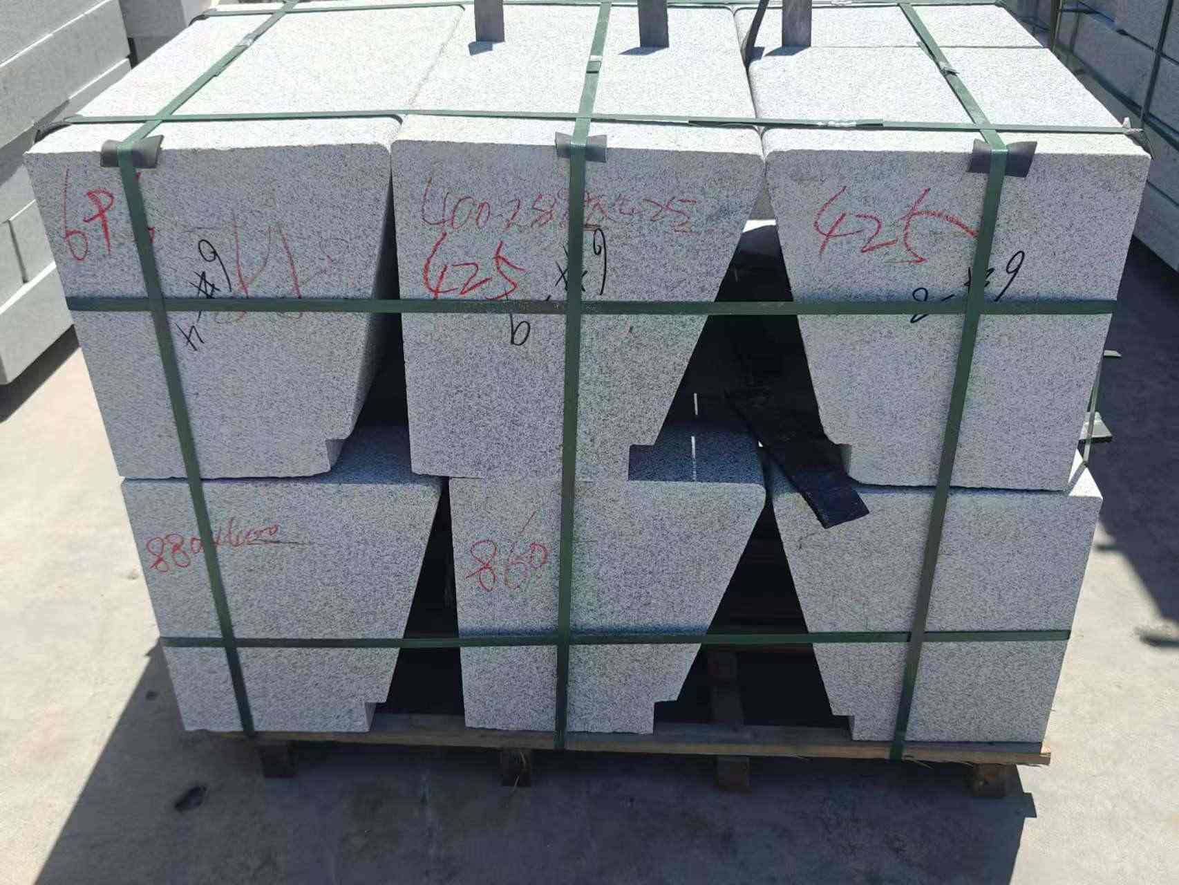 河源 芝麻白异形坐凳，石凳