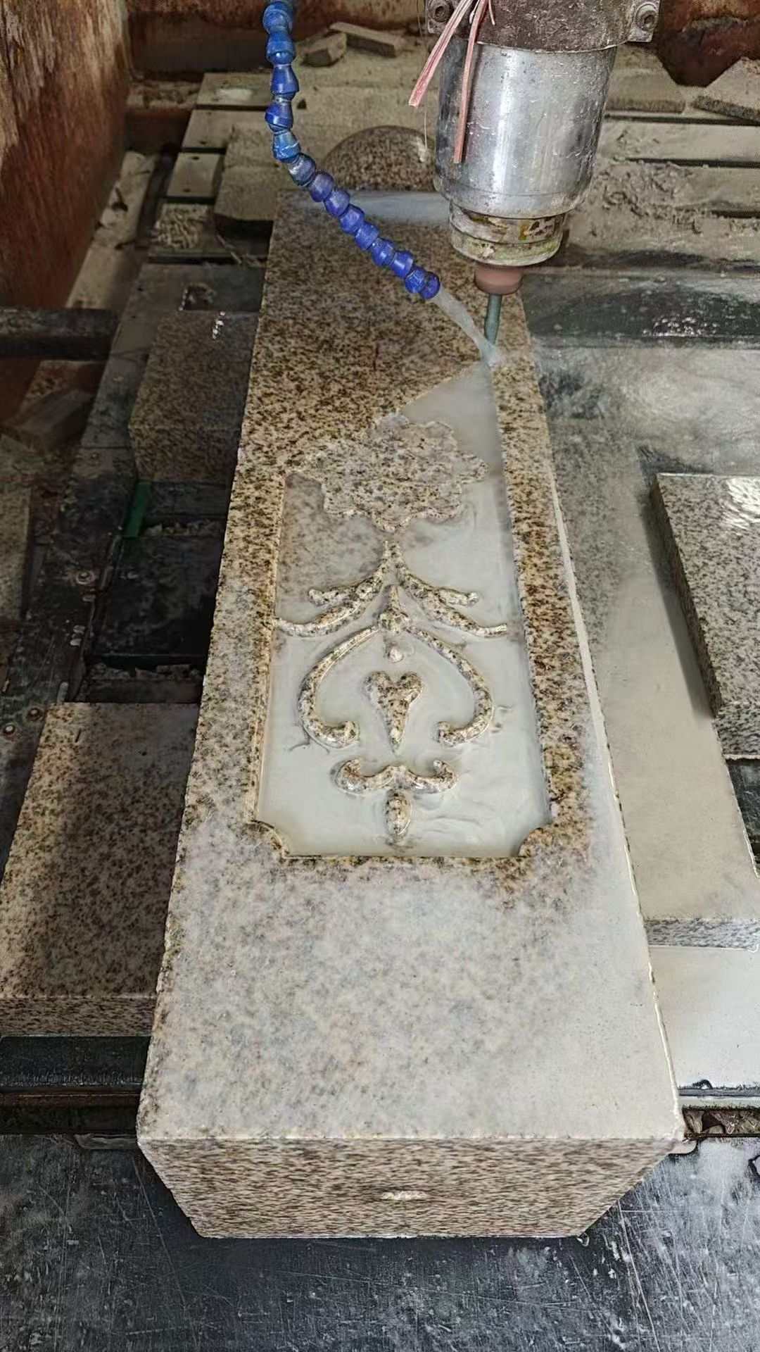 河源 黄金麻花岗岩异形加工雕刻栏杆大柱