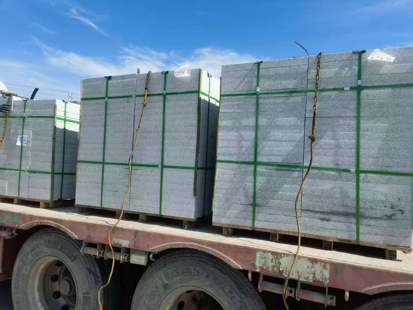 河源 芝麻白花岗岩地铺石装车日常