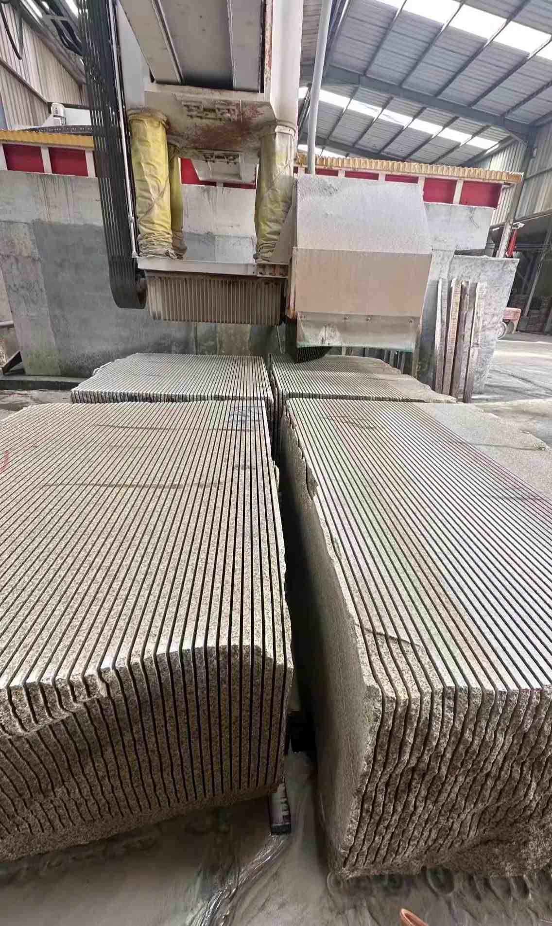 河源 车间生产日常，黄金麻白麻花岗岩