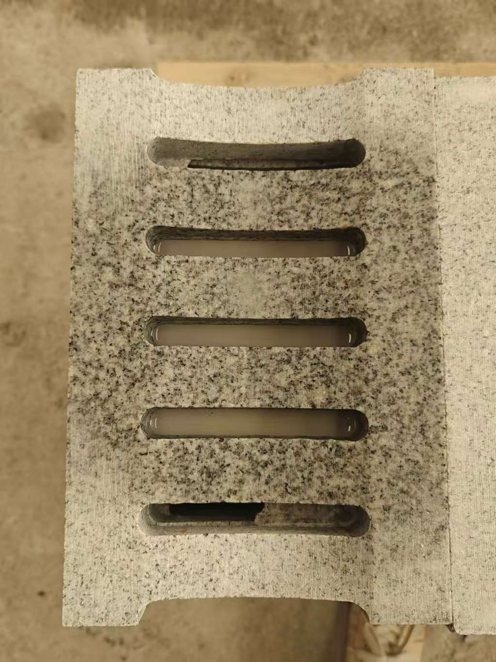 河源 芝麻白拉丝面花岗岩U型开槽排水槽