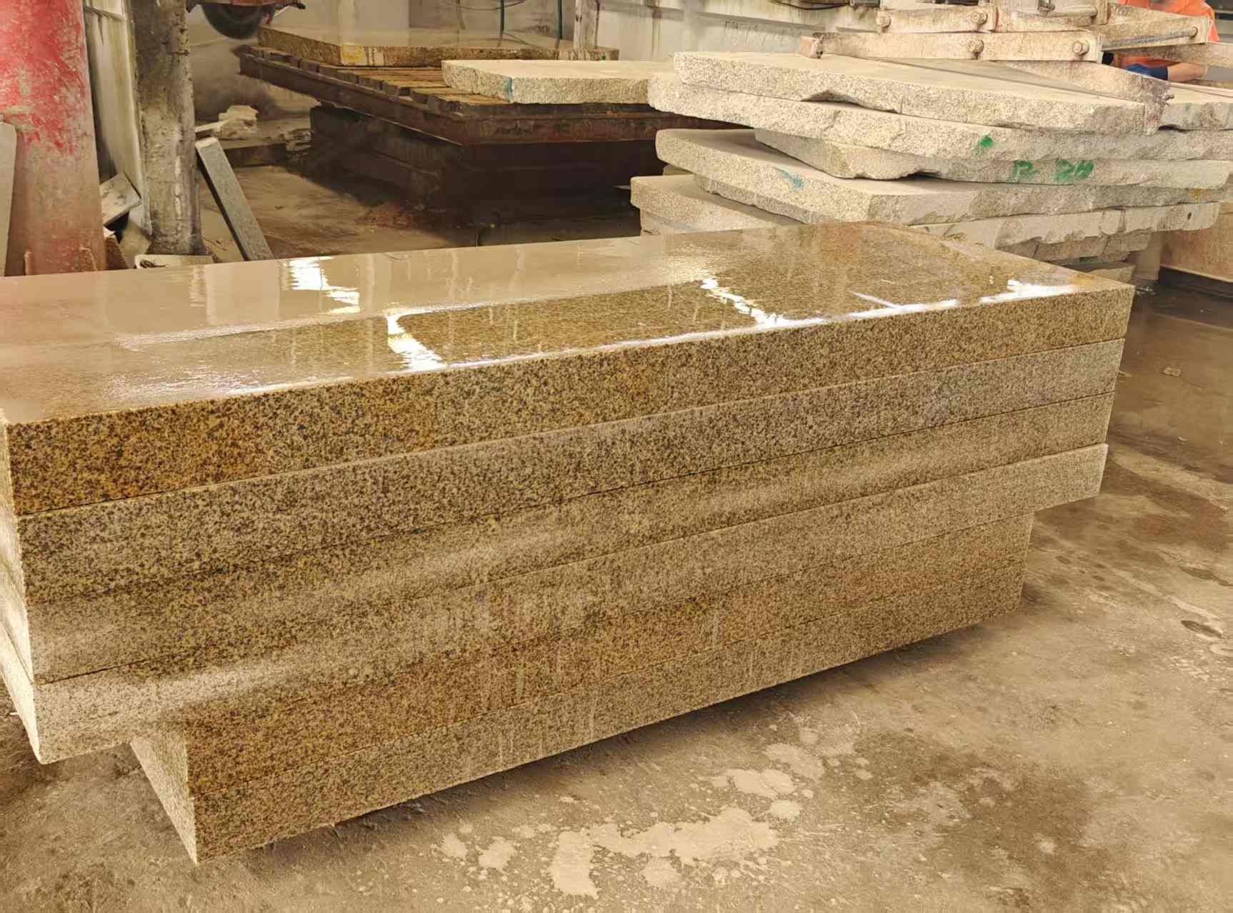 河源 黄金麻栏杆料半成品加工中