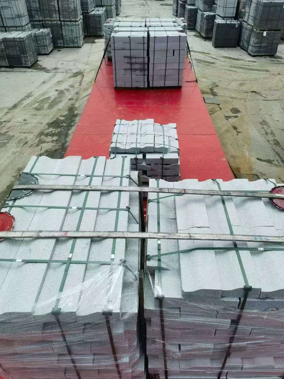 河源 芝麻白仿形加直形路沿石出货日常