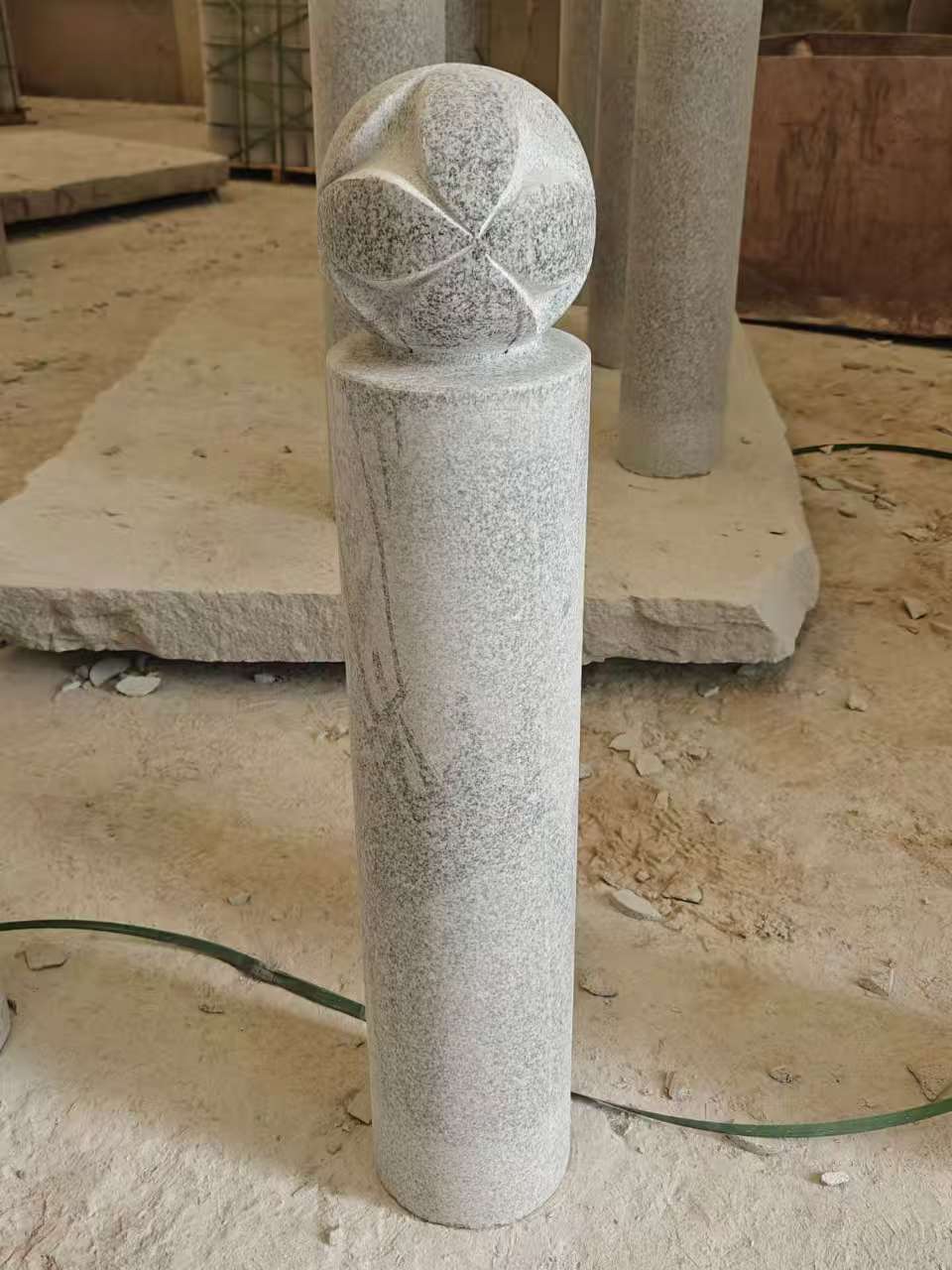 河源 芝麻白花岗岩石材挡车石柱、停车柱、圆柱挡车柱、方柱挡车柱等