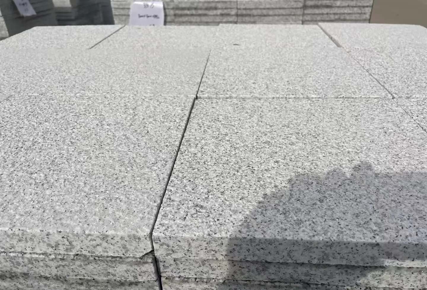 河源 白麻花岗岩石材推荐 荔枝面地铺石