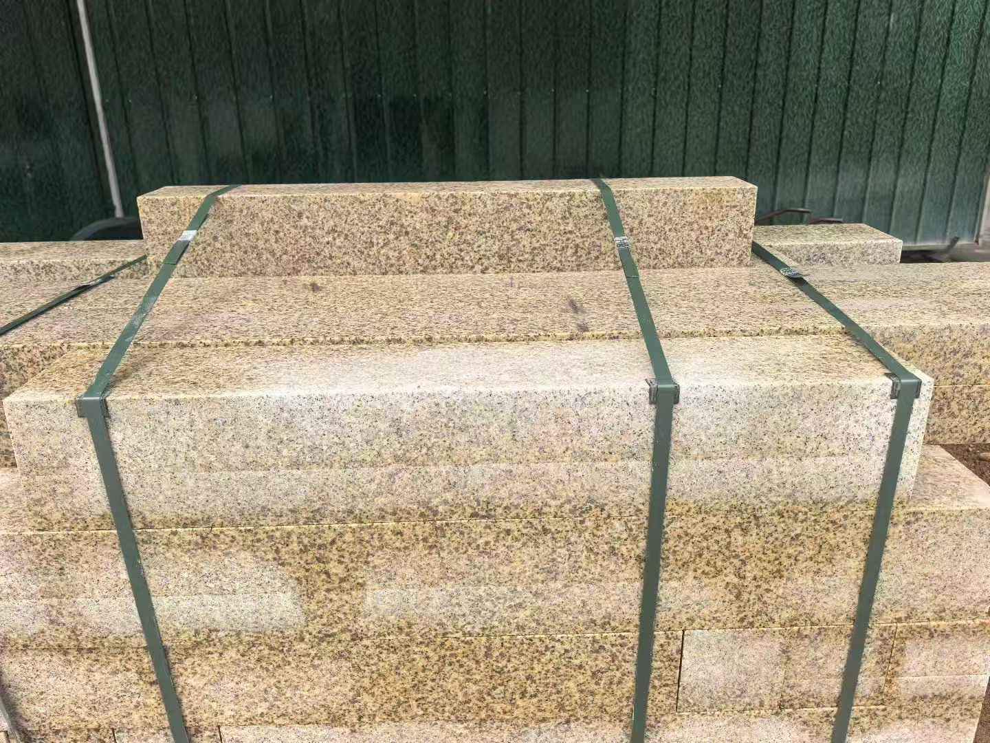 河源 黄金麻花岗岩石材机切面栏杆料半成品