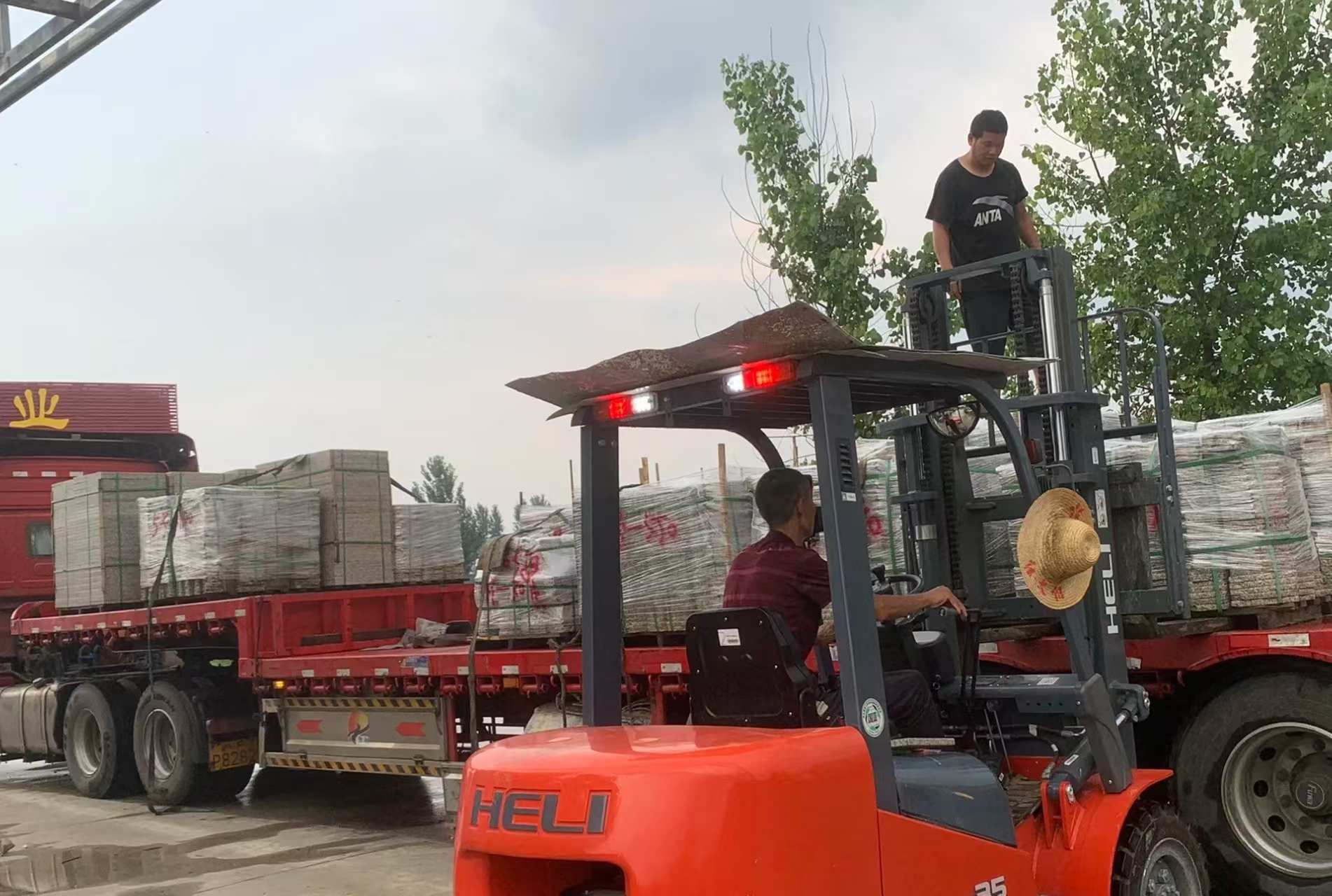 河源 黄金麻冰裂纹，地铺石装车