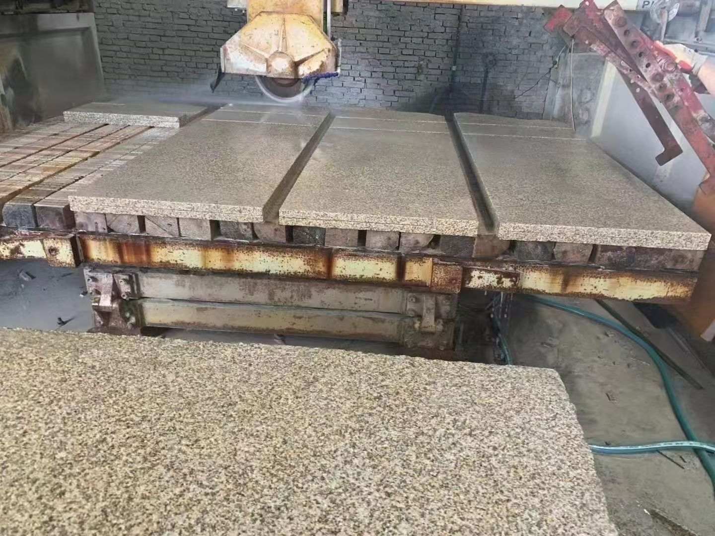 河源 黄金麻荔枝面成品板加工