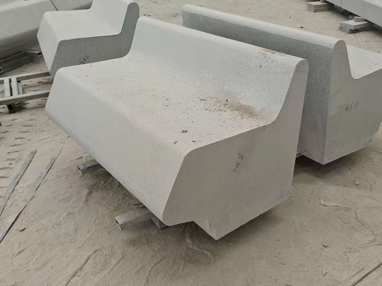 河源 芝麻白花岗岩异形坐凳，石凳