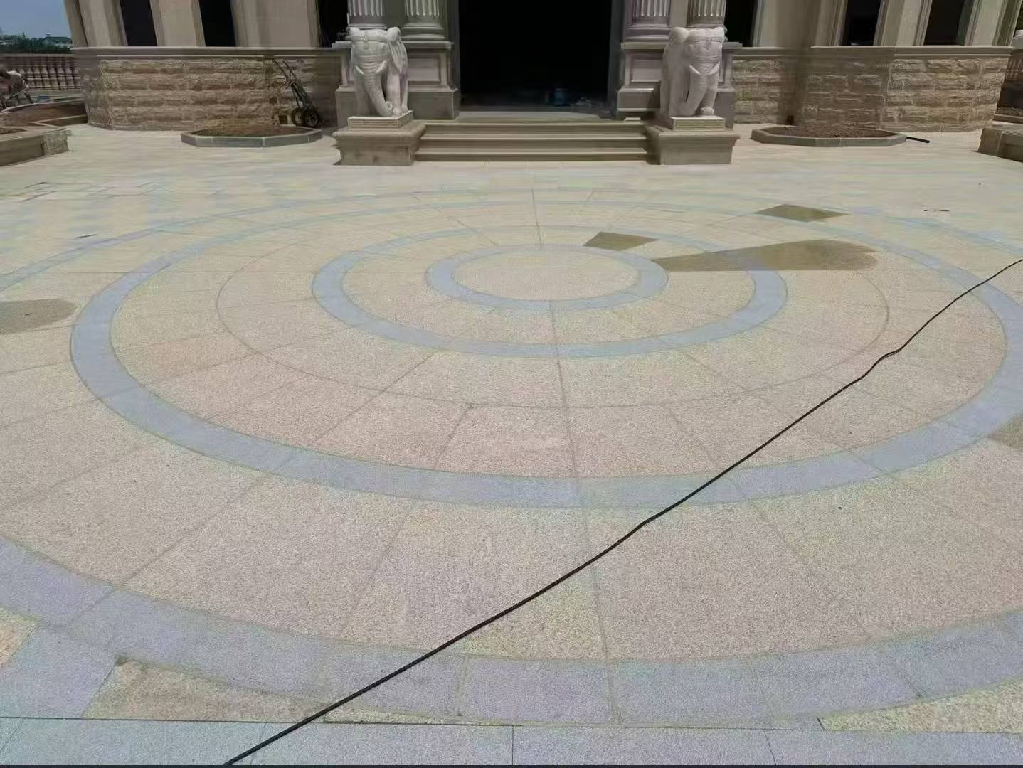 河源 黄金麻芝麻灰花岗岩石材地铺拼接效果